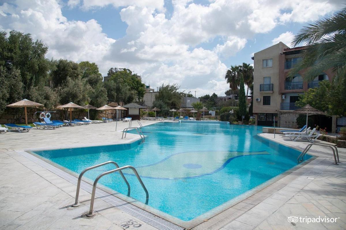 Mike'S Basilica Apartment Paphos Exterior photo